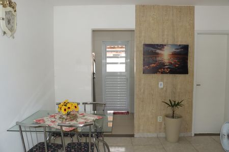 Casa de Condomínio para alugar com 2 quartos, 60m² em Água Espraiada, Cotia