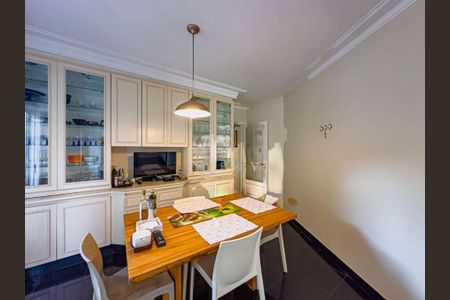 Casa à venda com 390m², 3 quartos e 8 vagas