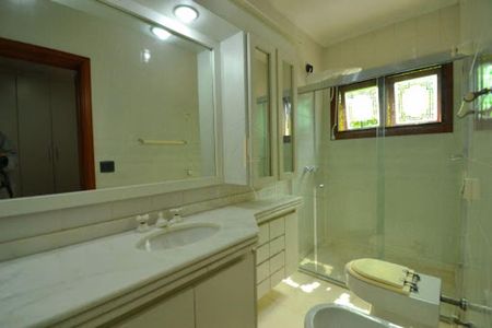 Casa de condomínio à venda com 490m², 4 quartos e 4 vagas