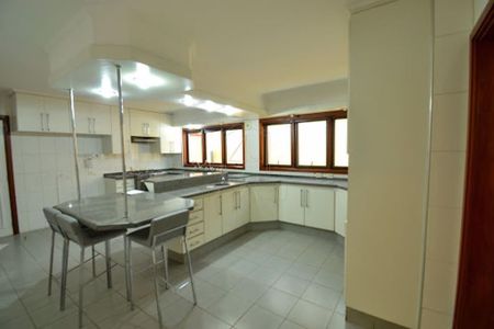 Casa de condomínio à venda com 490m², 4 quartos e 4 vagas