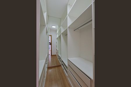 Apartamento à venda com 130m², 4 quartos e 3 vagasCloset da Suíte 2