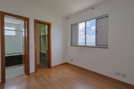 Apartamento à venda com 130m², 4 quartos e 3 vagasSuíte 2