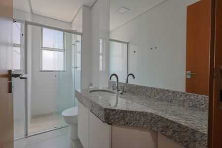 Apartamento à venda com 130m², 4 quartos e 3 vagasBanheiro Social