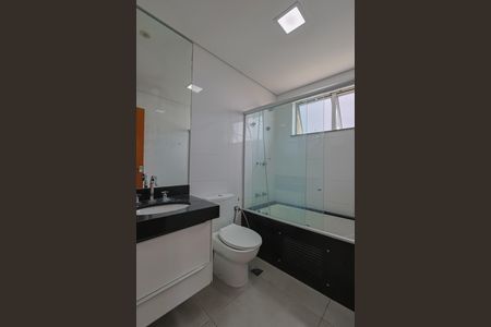 Apartamento à venda com 130m², 4 quartos e 3 vagasBanheiro da Suíte 2