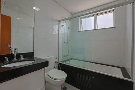 Apartamento à venda com 130m², 4 quartos e 3 vagasBanheiro da Suíte 2