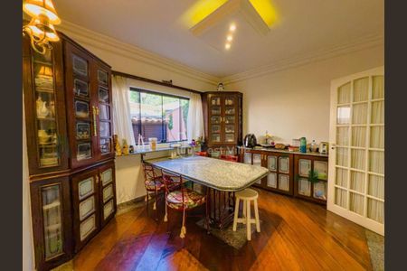 Casa à venda com 457m², 4 quartos e 3 vagas