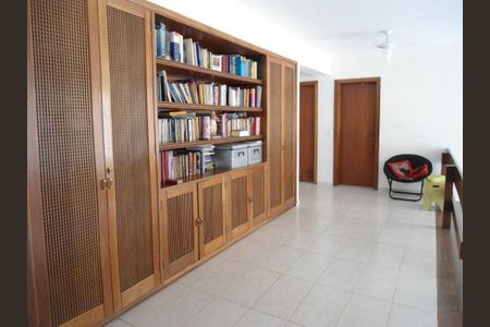 Casa de condomínio à venda com 400m², 4 quartos e 4 vagas