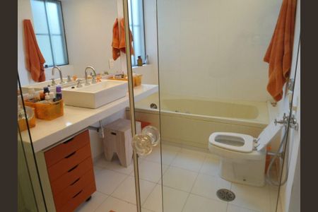 Casa de condomínio à venda com 400m², 4 quartos e 4 vagas