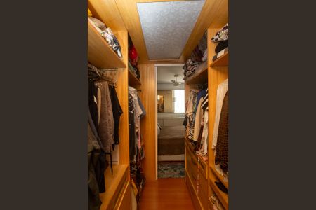 Apartamento à venda com 115m², 4 quartos e 1 vagaCloset Quarto 3 Suíte