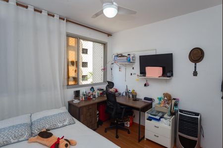 Apartamento à venda com 115m², 4 quartos e 1 vagaQuarto 2