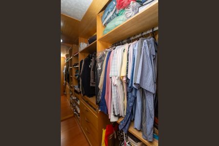 Apartamento à venda com 115m², 4 quartos e 1 vagaCloset Quarto 3 Suíte