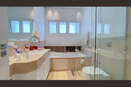 Casa de condomínio à venda com 427m², 4 quartos e 6 vagas