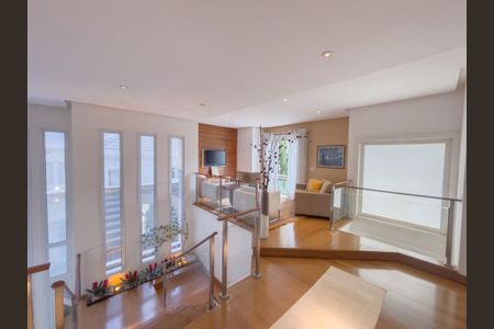 Casa de condomínio à venda com 427m², 4 quartos e 6 vagas