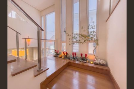 Casa de condomínio à venda com 427m², 4 quartos e 6 vagas