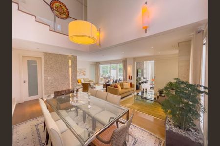 Casa de condomínio à venda com 427m², 4 quartos e 6 vagas