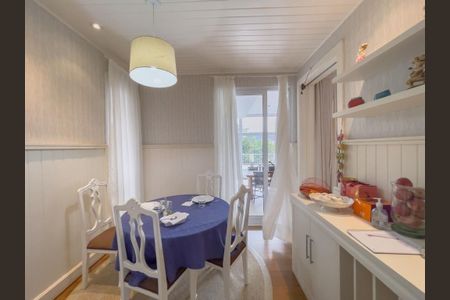 Casa de condomínio à venda com 427m², 4 quartos e 6 vagas