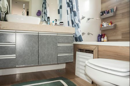 Casa à venda com 180m², 3 quartos e 3 vagasBanheiro da Suíte 1