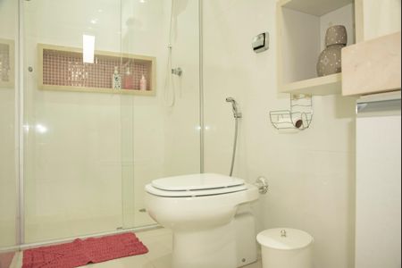 Casa à venda com 180m², 3 quartos e 3 vagasBanheiro da Suíte 2