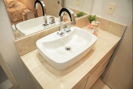 Casa à venda com 180m², 3 quartos e 3 vagasBanheiro da Suíte 2