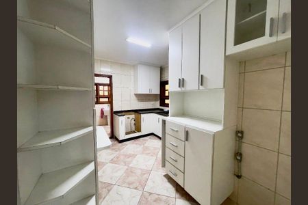 Casa à venda com 3 quartos, 195m² em Jardim dos Camargos, Barueri
