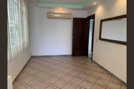 Casa à venda com 4 quartos, 538m² em Taquara, Rio de Janeiro