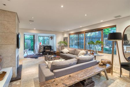 Casa à venda com 4 quartos, 320m² em Jardim Petropolis, São Paulo