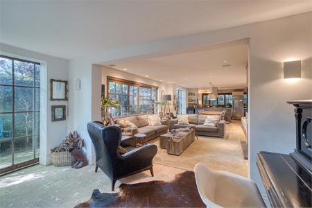 Casa à venda com 4 quartos, 320m² em Jardim Petropolis, São Paulo