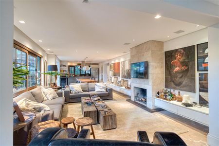 Casa à venda com 4 quartos, 320m² em Jardim Petropolis, São Paulo