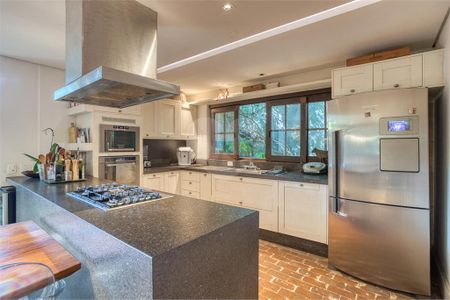 Casa à venda com 4 quartos, 320m² em Jardim Petropolis, São Paulo