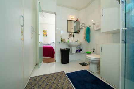 Apartamento à venda com 130m², 3 quartos e 2 vagas Apartamento à venda com 130m², 3 quartos e 2 vagasBANHEIRO2