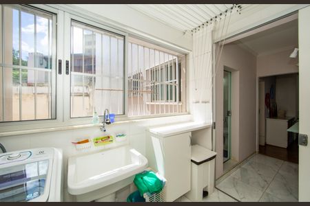 Apartamento à venda com 130m², 3 quartos e 2 vagas Apartamento à venda com 130m², 3 quartos e 2 vagasAREA DE SERVICO