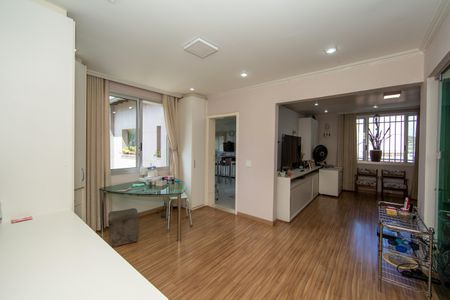 Apartamento à venda com 130m², 3 quartos e 2 vagas Apartamento à venda com 130m², 3 quartos e 2 vagasSALA