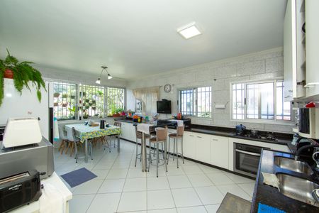 Apartamento à venda com 130m², 3 quartos e 2 vagas Apartamento à venda com 130m², 3 quartos e 2 vagasCOZINHA