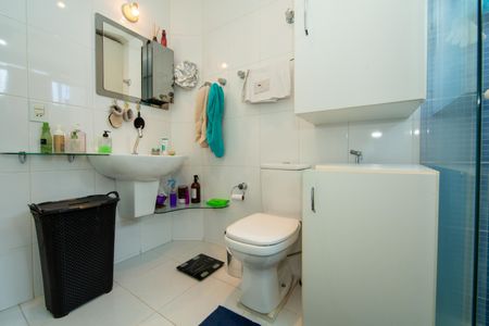 Apartamento à venda com 130m², 3 quartos e 2 vagas Apartamento à venda com 130m², 3 quartos e 2 vagasBANHEIRO2