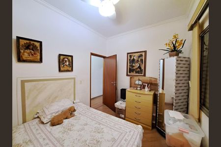 Casa à venda com 218m², 3 quartos e 2 vagasQUARTO