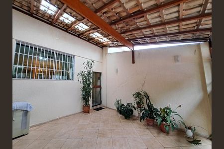Casa à venda com 218m², 3 quartos e 2 vagasGARAGEM