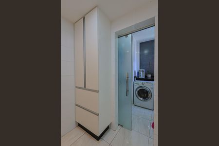 Apartamento à venda com 160m², 4 quartos e 2 vagas Apartamento à venda com 160m², 4 quartos e 2 vagasCozinha e Área de Serviço