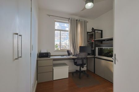 Apartamento à venda com 160m², 4 quartos e 2 vagas Apartamento à venda com 160m², 4 quartos e 2 vagasQuarto 1