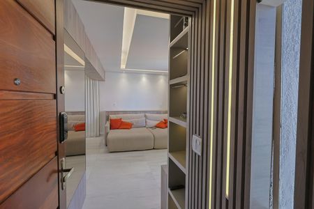 Apartamento à venda com 160m², 4 quartos e 2 vagas Apartamento à venda com 160m², 4 quartos e 2 vagasEntrada