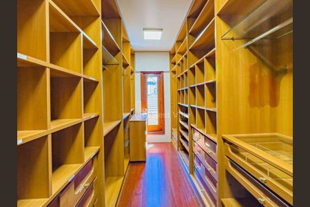 Casa à venda com 740m², 4 quartos e 4 vagas