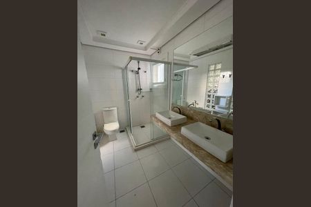 Casa à venda com 268m², 5 quartos e 5 vagasBanheiro