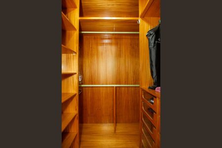 Apartamento para alugar com 101m², 2 quartos e 3 vagas Apartamento para alugar com 101m², 2 quartos e 3 vagasCloset da Suíte 2