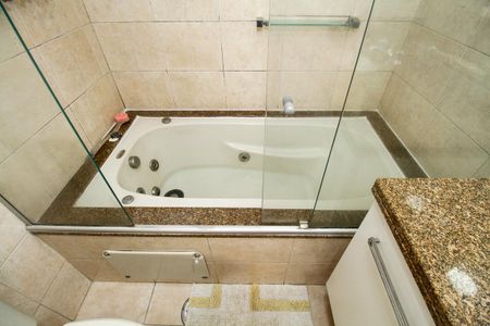 Apartamento para alugar com 101m², 2 quartos e 3 vagas Apartamento para alugar com 101m², 2 quartos e 3 vagasBanheiro da Suíte 2