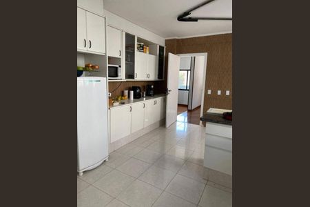 Casa à venda com 291m², 4 quartos e 4 vagas