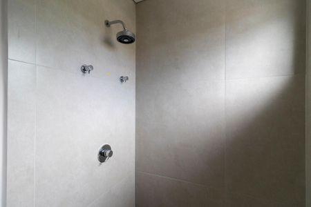 Casa de condomínio à venda com 233m², 3 quartos e 4 vagasBanheiro da suíte 2