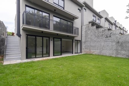 Casa de condomínio à venda com 233m², 3 quartos e 4 vagasQuintal