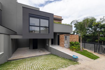Casa de condomínio à venda com 233m², 3 quartos e 4 vagasFachada