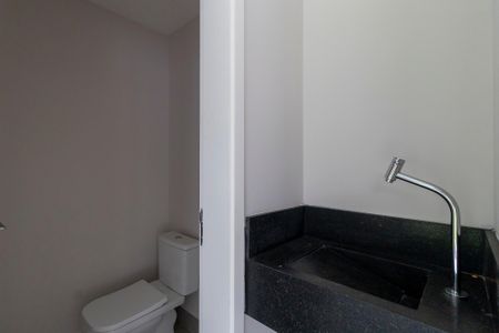 Casa de condomínio à venda com 233m², 3 quartos e 4 vagasLavabo do espaço gourmet