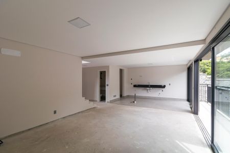 Casa de condomínio à venda com 233m², 3 quartos e 4 vagasSala e cozinha