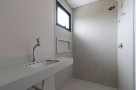 Casa de condomínio à venda com 233m², 3 quartos e 4 vagasBanheiro da suíte 2